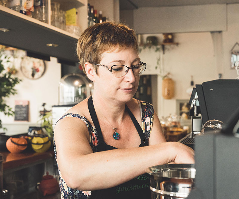 Portrait d'Anne Batton - PDG du restaurant L'atelier Gourmand à Clermont de l'Oise